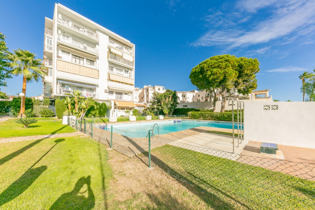 Nice studio in Torremolinos close to amenities, transport and the beach.

It is distributed as follo, Spain