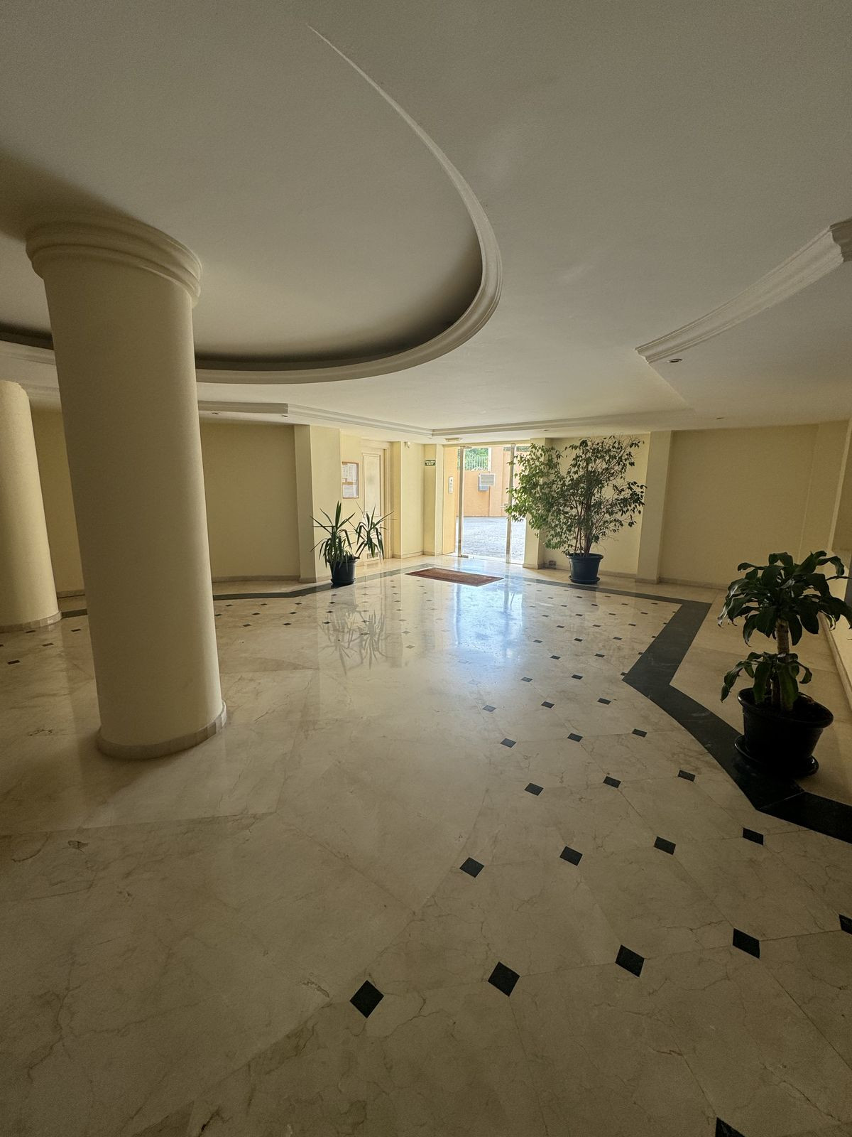 3 Bedroom Middle Floor Apartment For Sale Nueva Andalucía