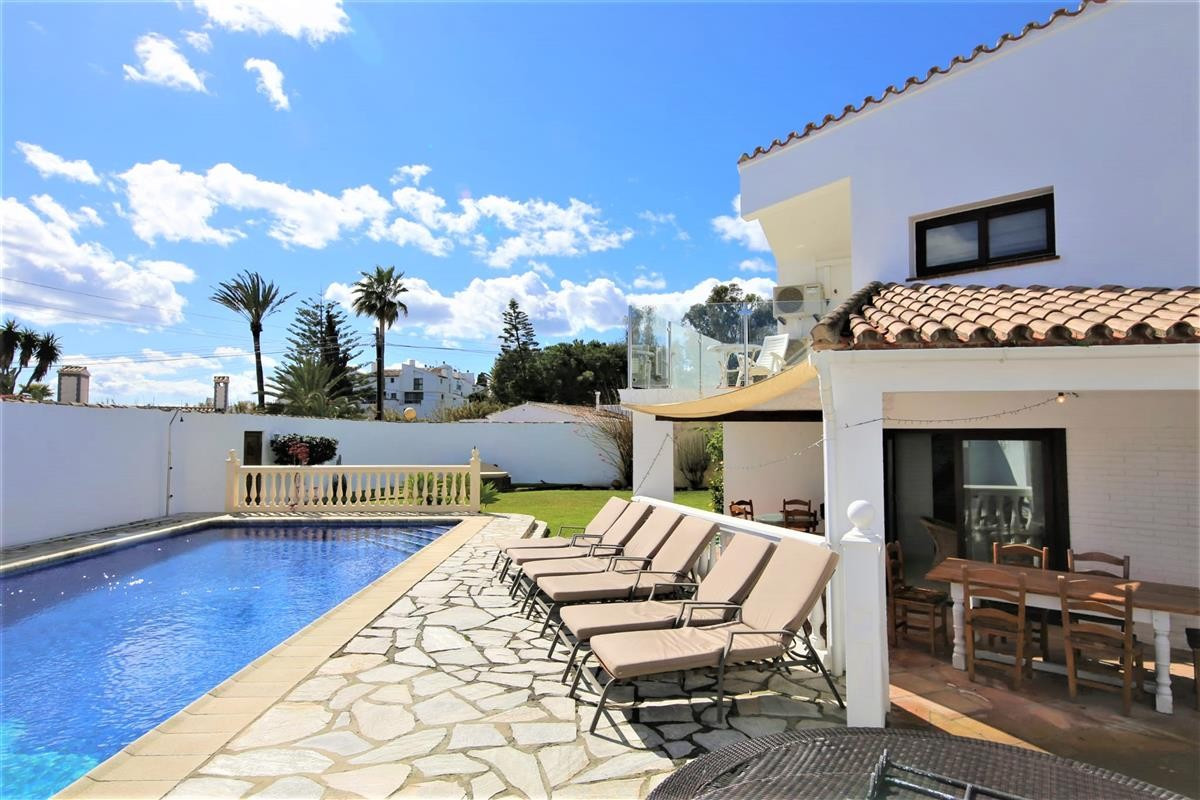 5 bedroom Villa For Sale in Estepona, Málaga - thumb 15