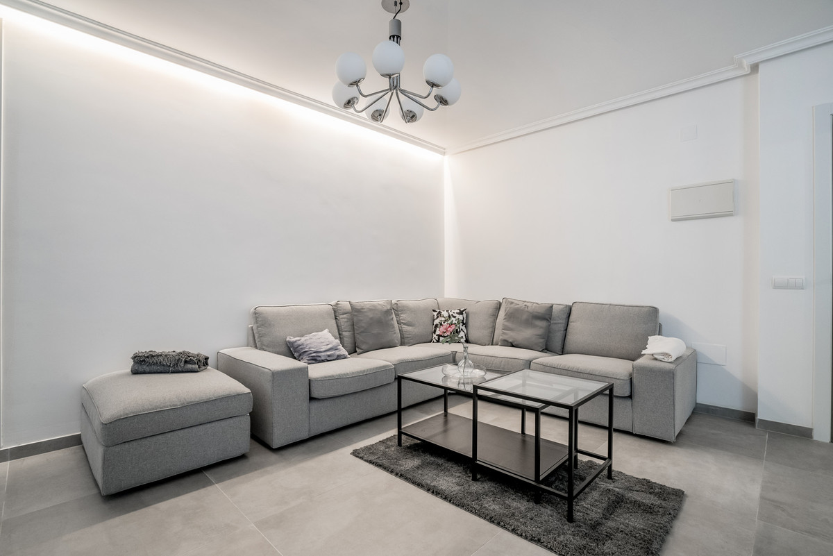 Middle Floor Apartment for sale in Nueva Andalucía, Costa del Sol