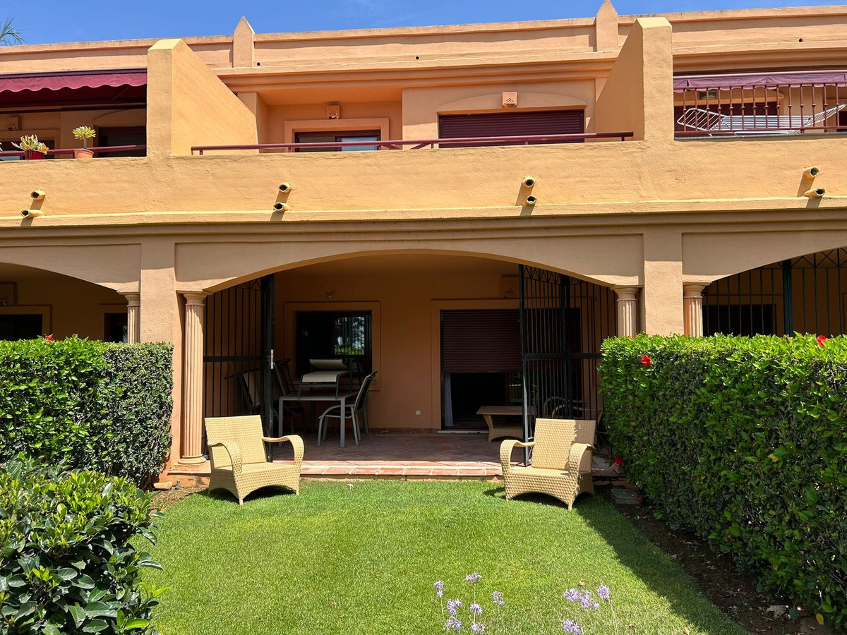 Townhouse for sale in Estepona R4194196