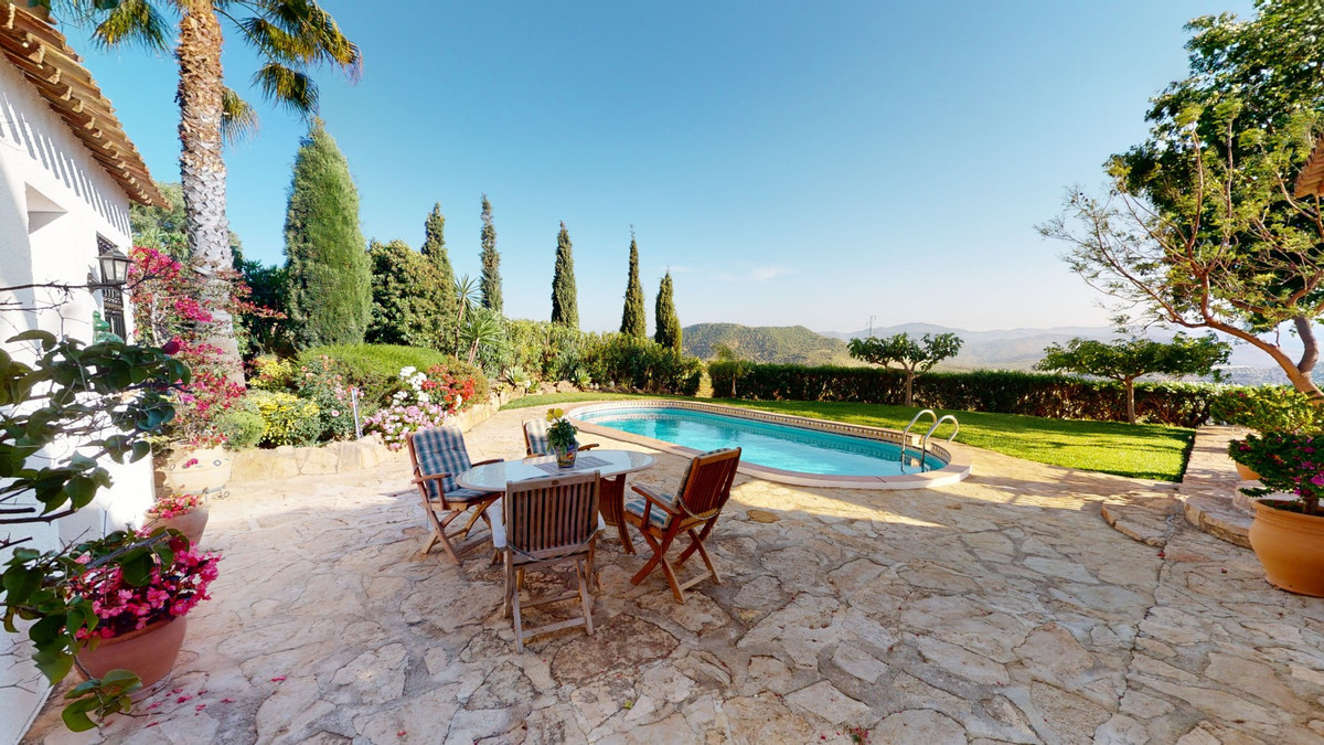 This charming finca has an incomparable panoramic view of the mountains. It has a built area of 135 , Spain