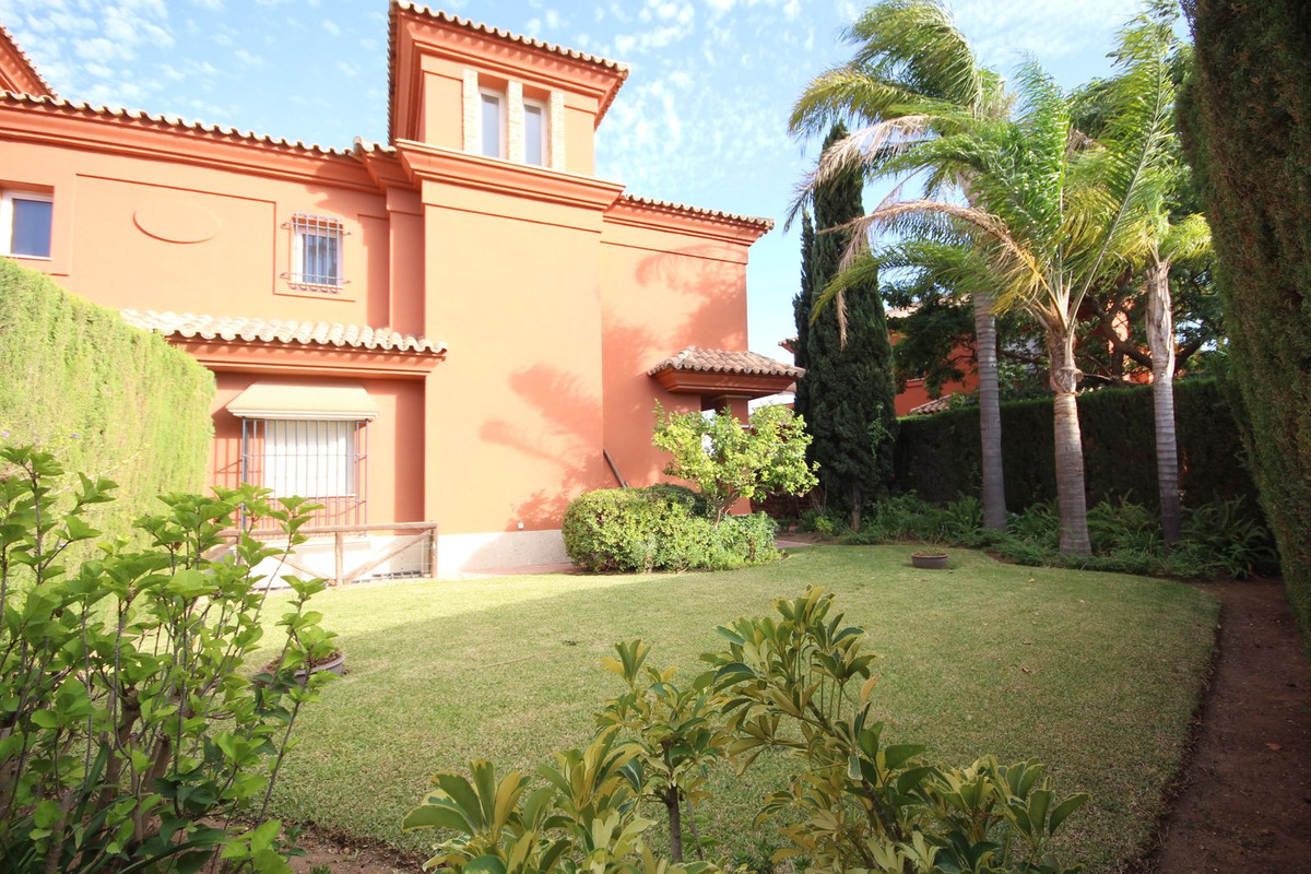 Villa Semi Individuelle à Santa Clara, Costa del Sol
