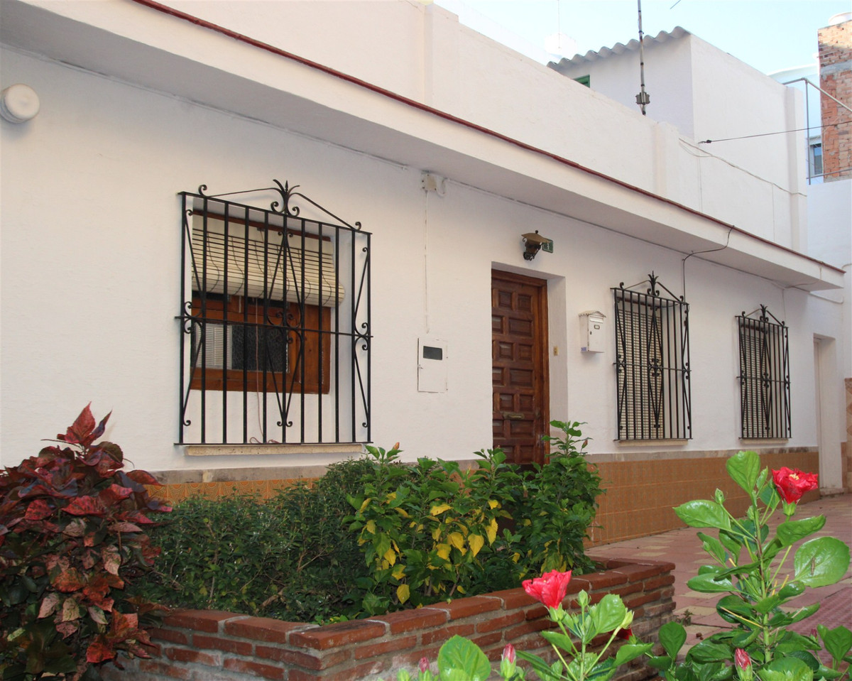 3 Bedroom Semi-Detached House For Sale Fuengirola, Costa del Sol - HP3742750