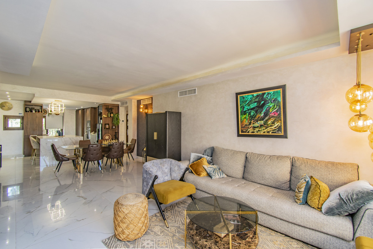 Apartment Penthouse Duplex in Atalaya, Costa del Sol
