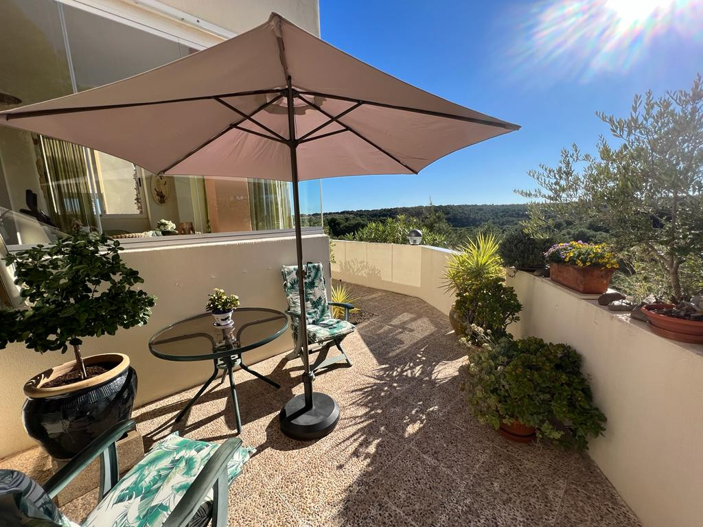 Luxury apartment with excellent views at the golfcourse

This south-facing property is situated in a, Spain