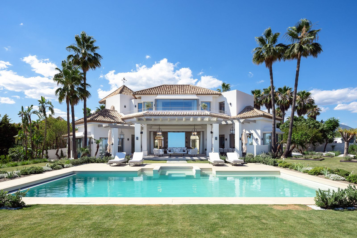 7 bedroom Villa For Sale in Monte Halcones, Málaga - thumb 1