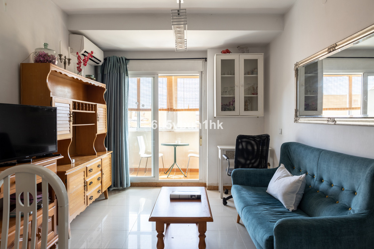 1 Bedroom Middle Floor Apartment For Sale Los Pacos, Costa del Sol - HP4325551