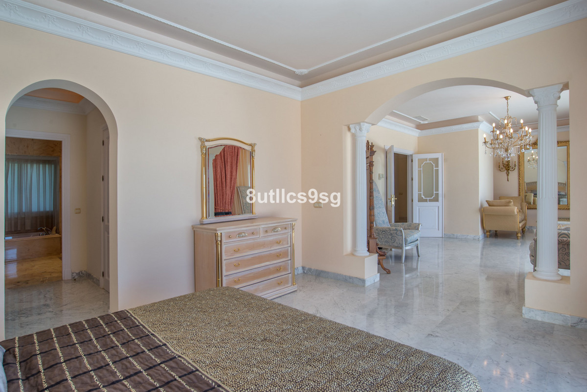 7 bedroom Villa For Sale in Sierra Blanca, Málaga - thumb 26