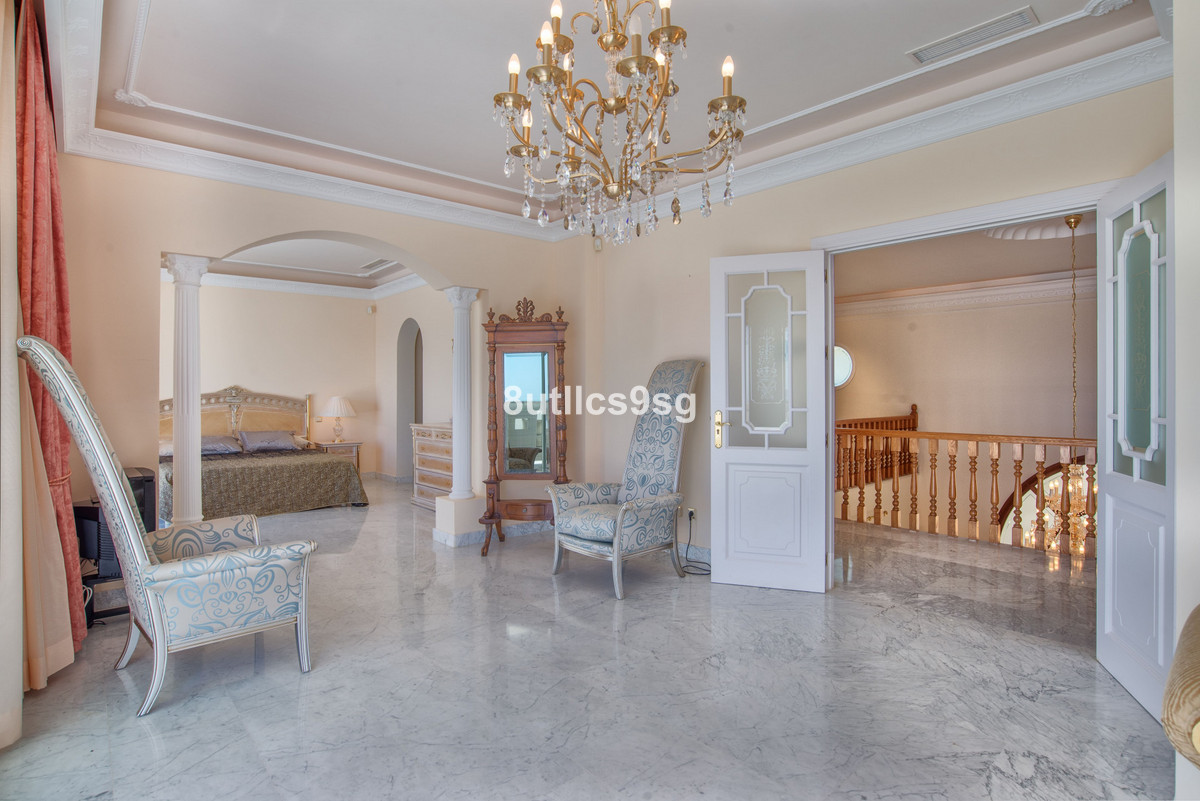 7 bedroom Villa For Sale in Sierra Blanca, Málaga - thumb 28