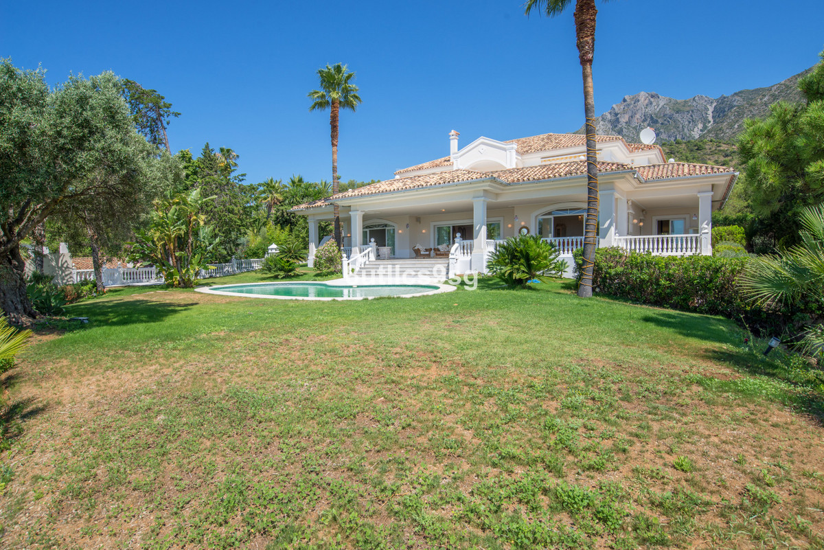 7 bedroom Villa For Sale in Sierra Blanca, Málaga - thumb 44