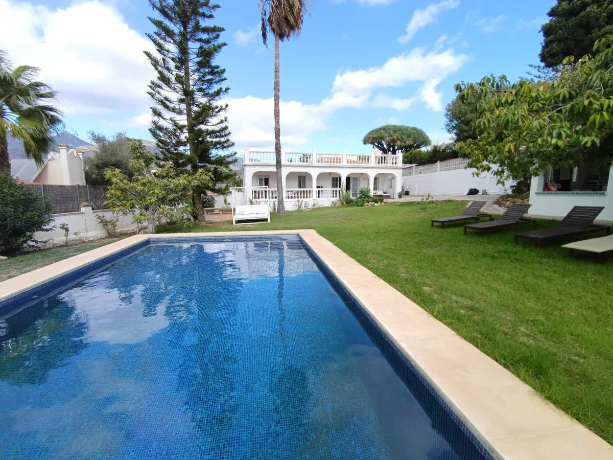 3 Bedroom Semi-Detached House For Sale Río Real, Costa del Sol - HP4566808