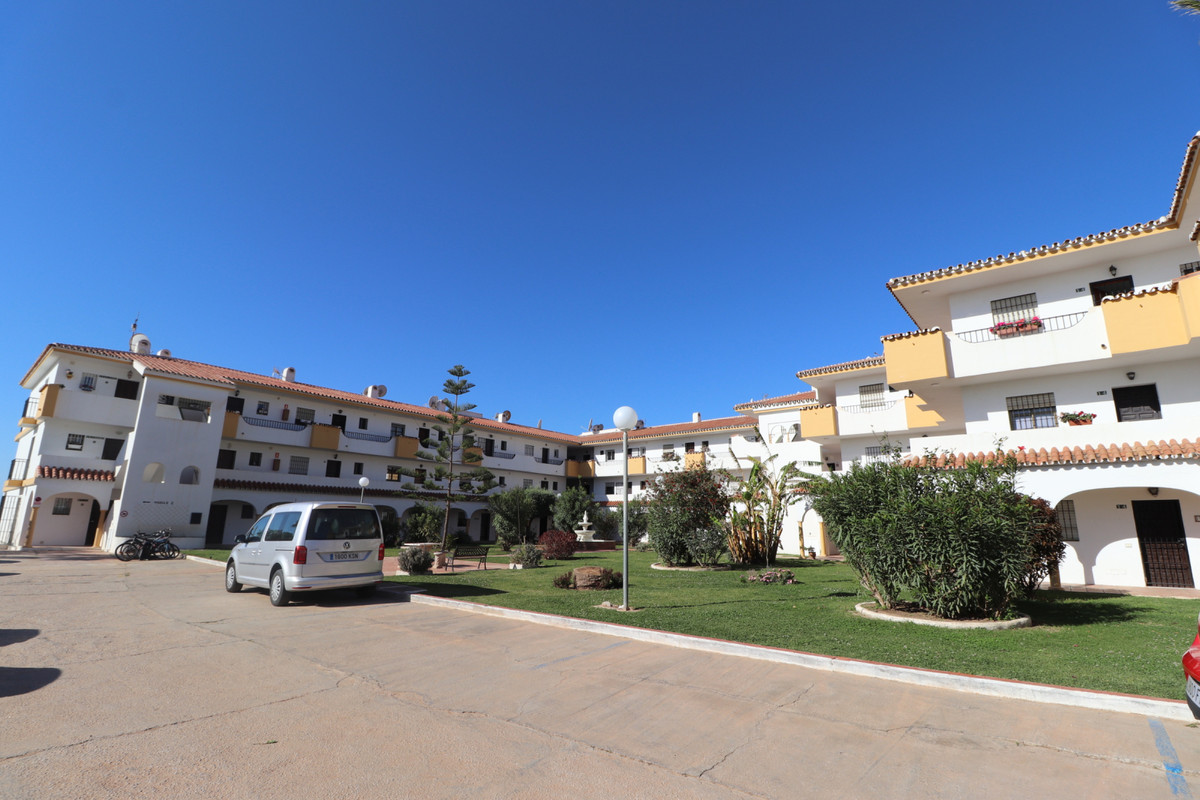 						Apartamento  Planta Media
													en venta 
																			 en El Faro
					