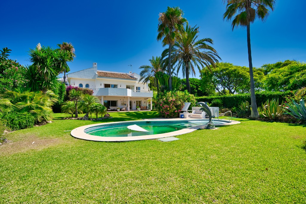 Detached Villa for sale in Marbella R3954976