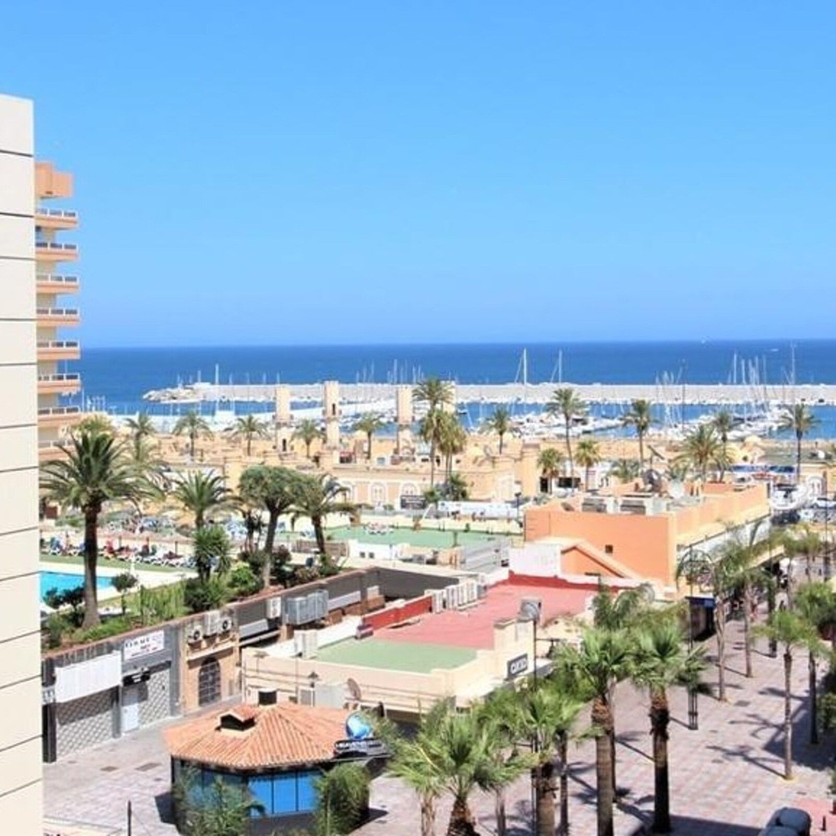 Studio for sale on the beachfront on the Fuengirola promenade. A very profitable investment for holi, Spain