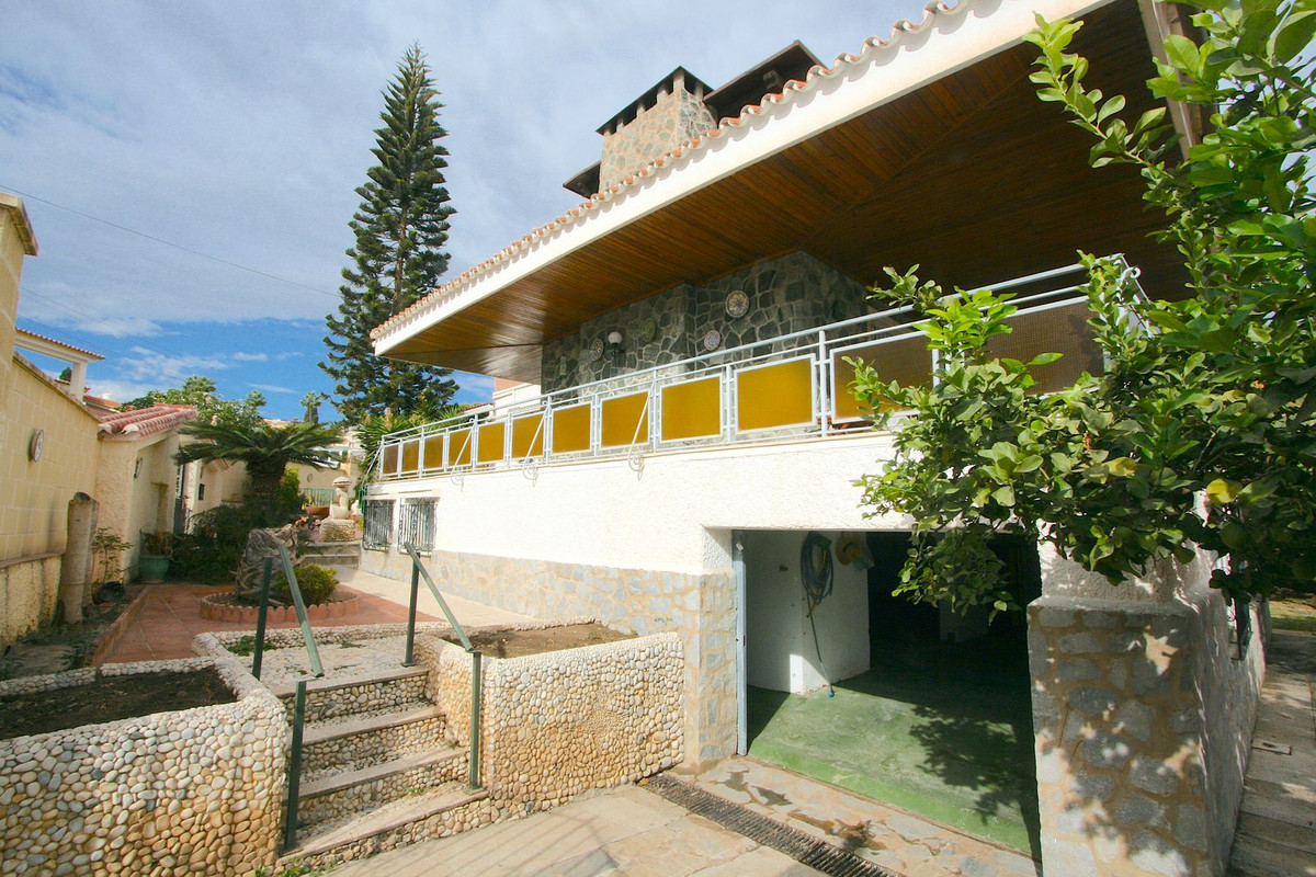 ES164208: Villa  in Benalmadena