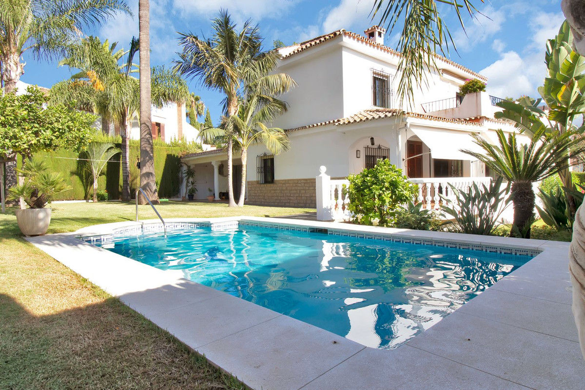 Villa te koop in Marbella R4624945