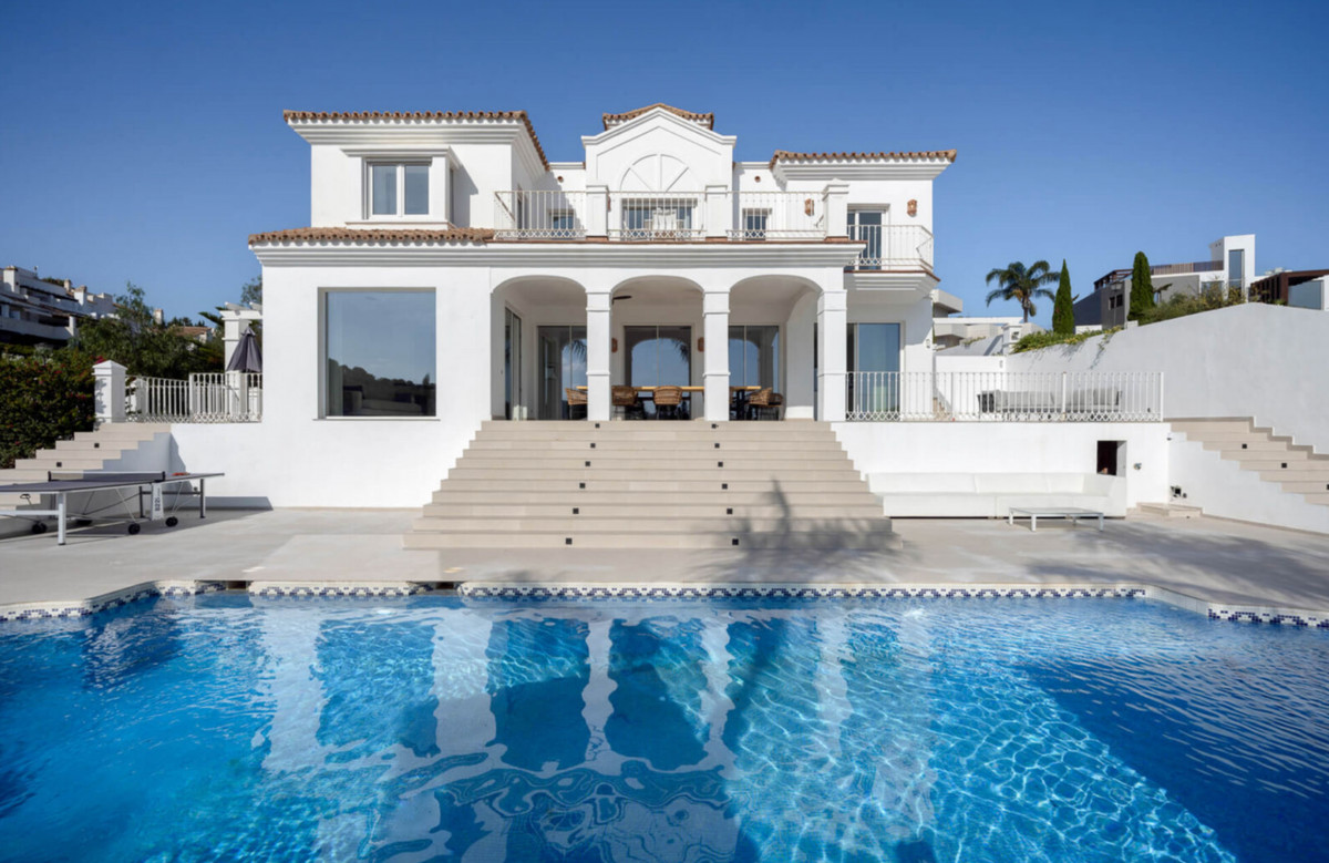 Vrijstaande Villa te koop in Nueva Andalucía R4254310
