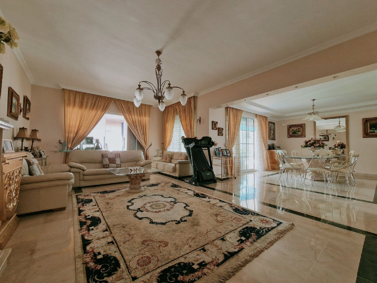 Detached Villa for sale in Marbella R4021390