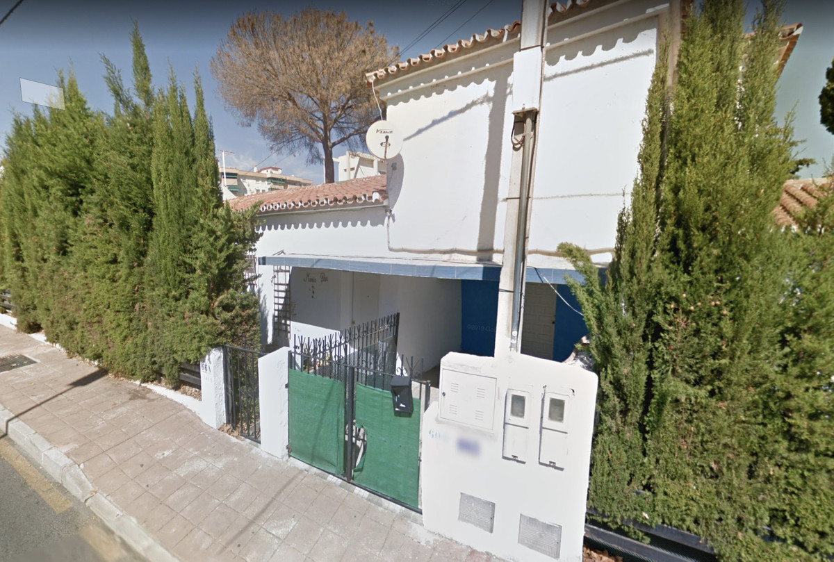 INCREDIBLE OPPORTUNITY TO INVEST HOUSE AT THE BEST PRICE NEAR PUERTO MARINA BENALMADENA.

       Hou, Spain