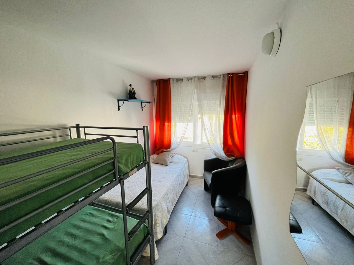 Apartamento con 2 Dormitorios en Venta Torreguadiaro
