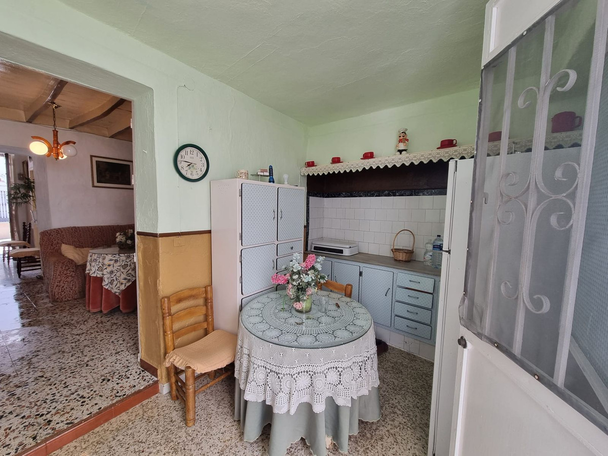4 bedroom Townhouse For Sale in Alhaurín el Grande, Málaga