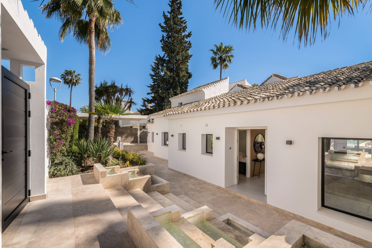 Villa te koop in Nueva Andalucía R4674895