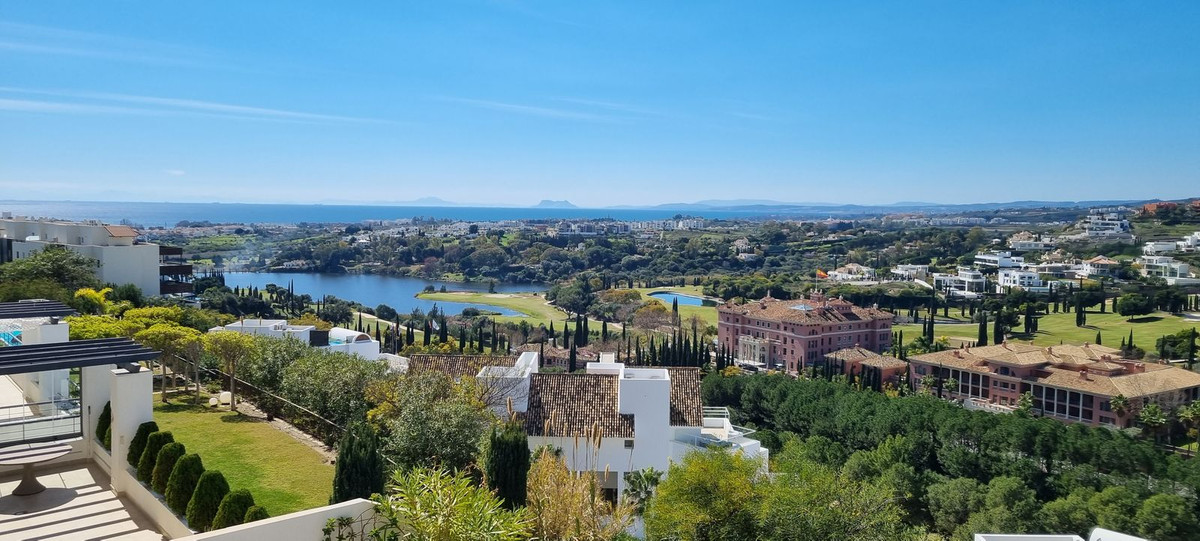Investment Opportunity

A beautiful front line golf apartment with panoramic views to sea & golf Spain