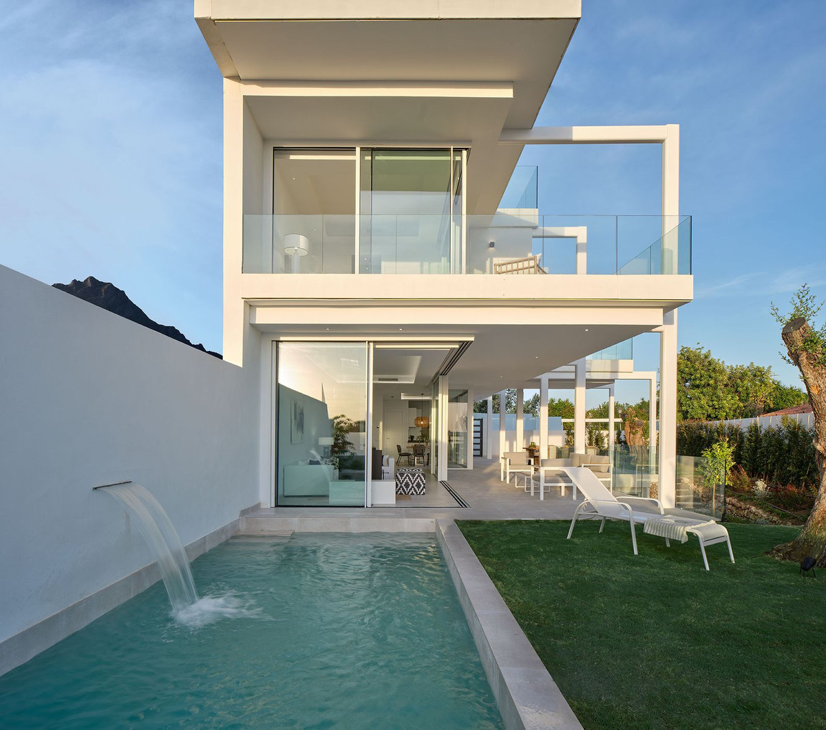 Semi-Vrijstaande Villa te koop in Marbella R4098634
