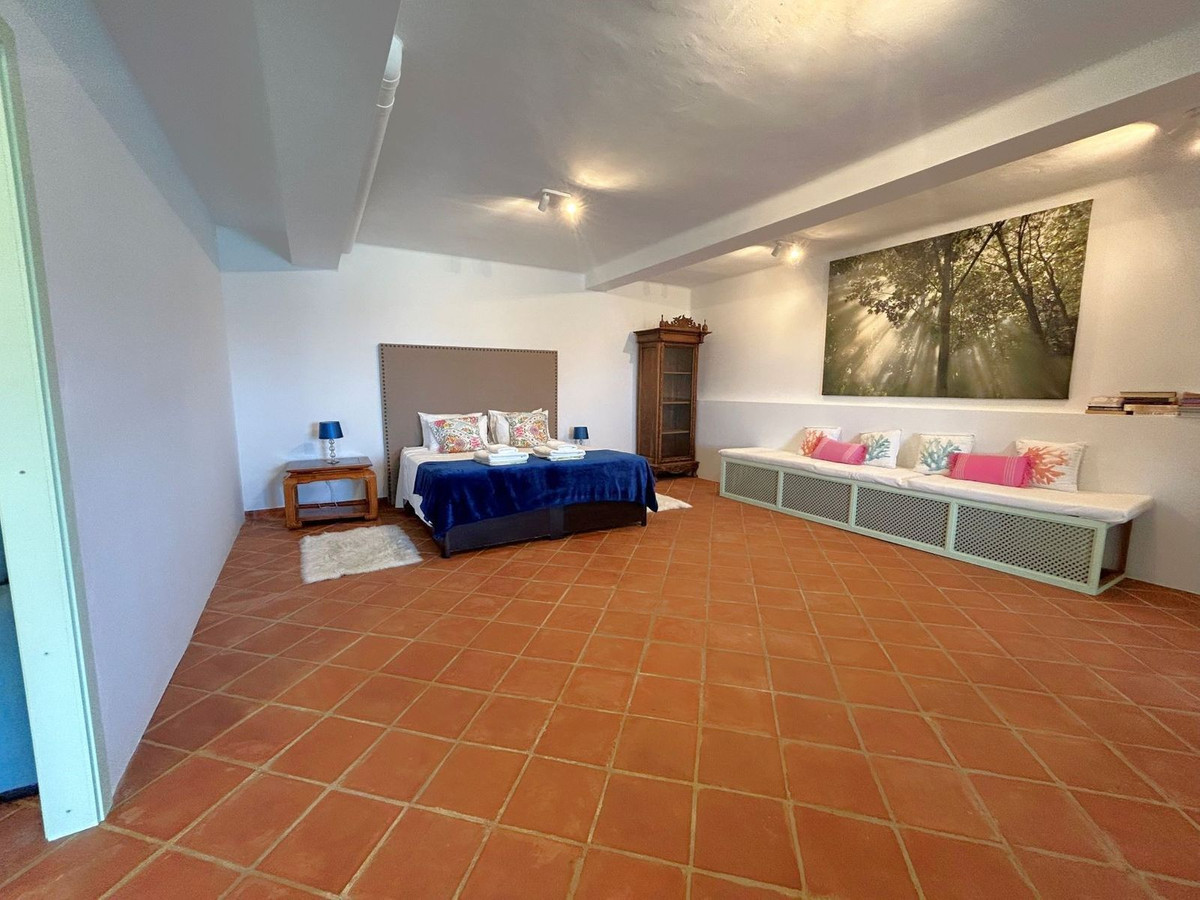 Villa con 4 Dormitorios en Venta Gaucín