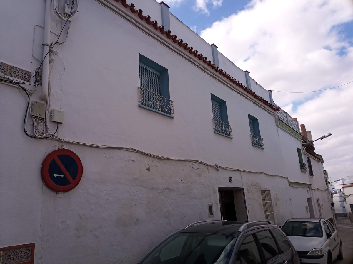 7 bed Townhouse for sale in Alhaurín el Grande
