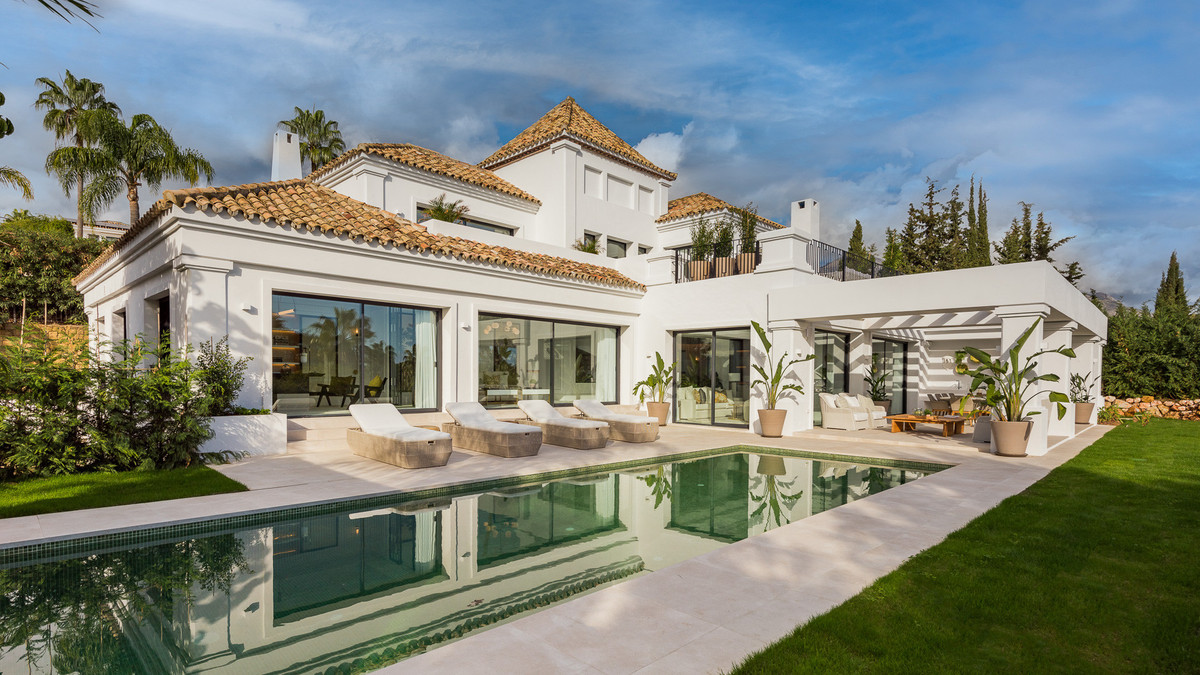 Detached Villa for sale in Nueva Andalucía R4225273