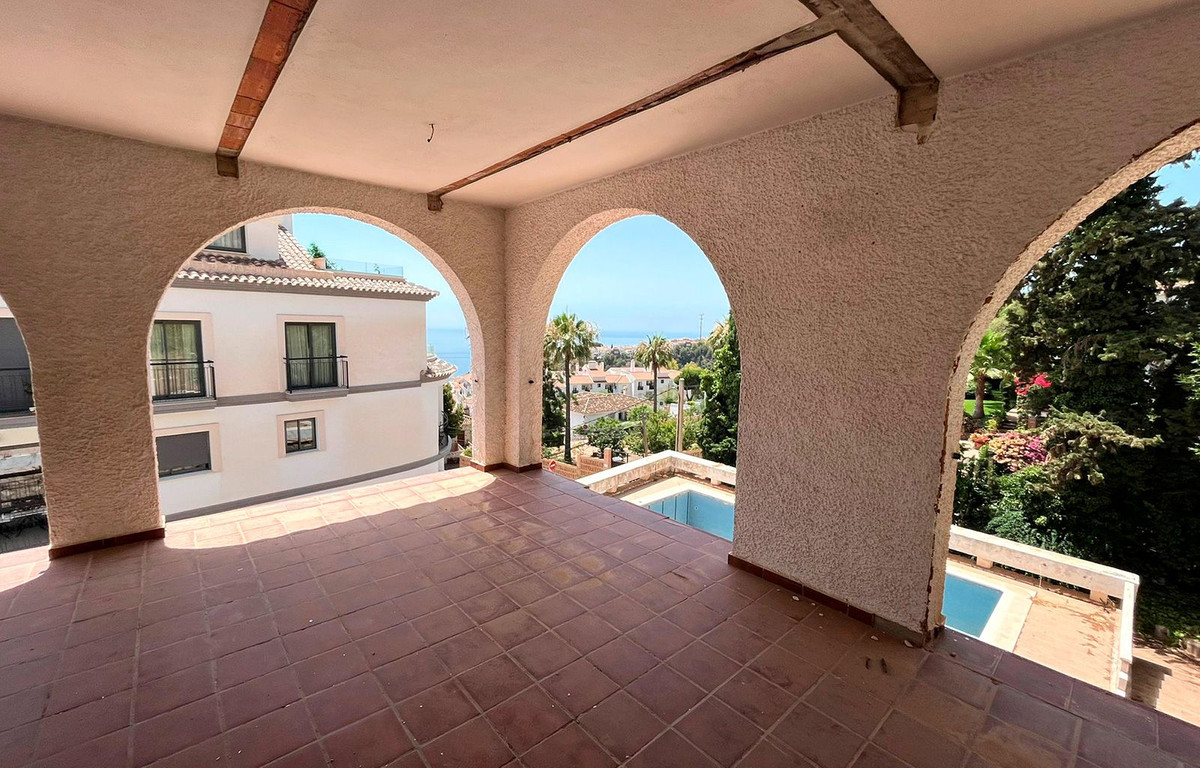 4 bedroom Villa For Sale in Benalmadena, Málaga