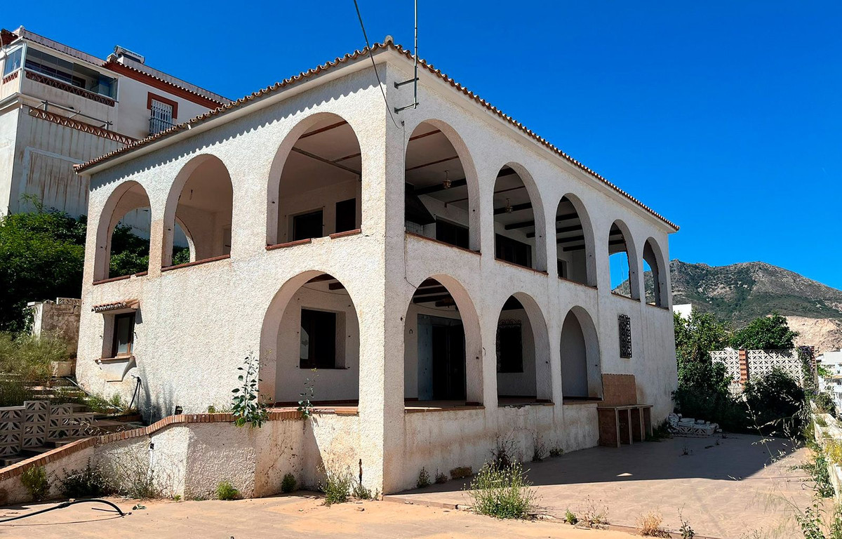 Villa con 4 Dormitorios en Venta Benalmadena