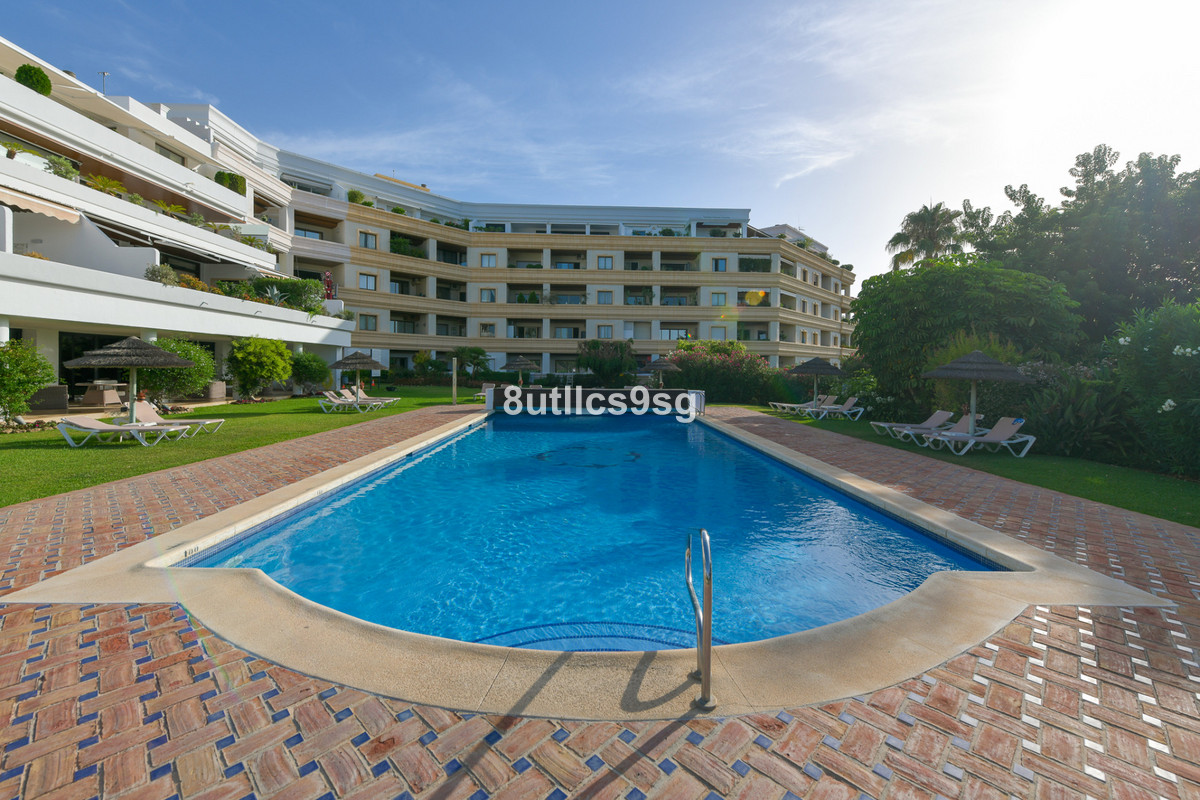Middle Floor Apartment for sale in Nueva Andalucía R4095790