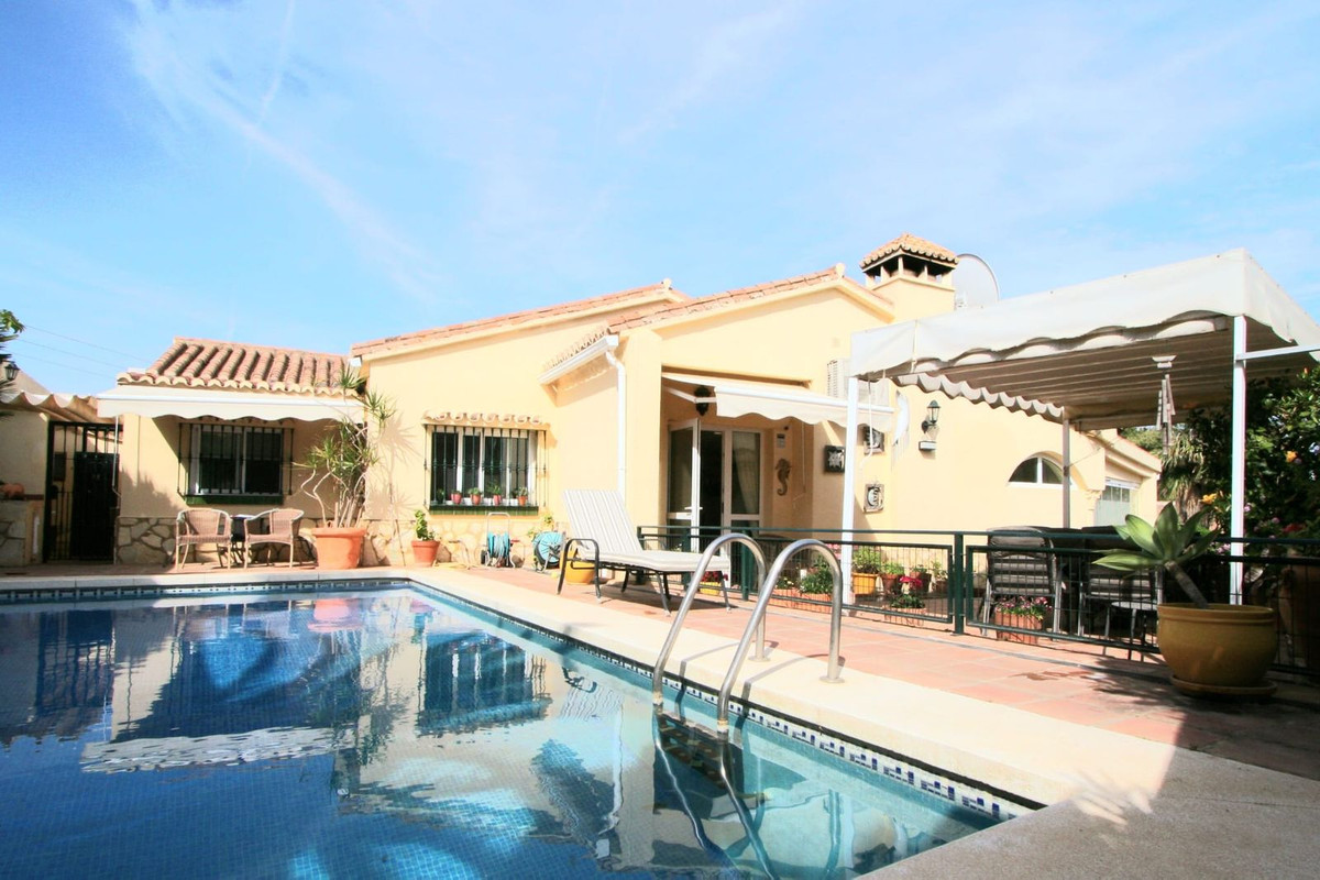 Detached Villa with a self contained apartment.

This stunning 4 bedroom, 4 bathroom family house is, Spain