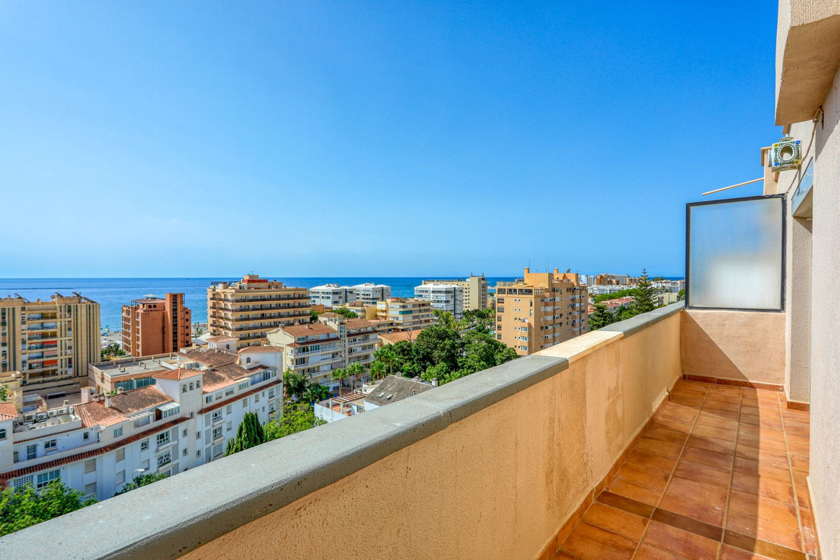UNIQUE OPPORTUNITY to enjoy the best views of the sea in Torremolinos, in front of Carihuela, just 1, Spain