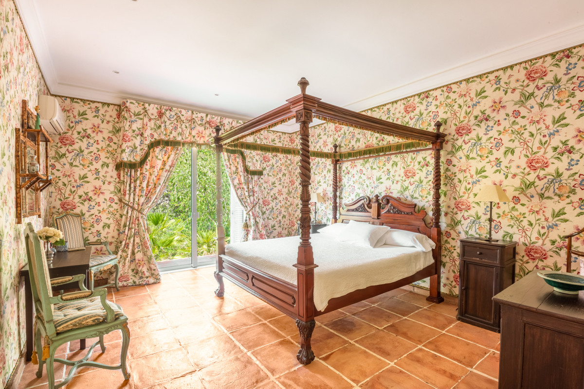 10 Bedroom Villa For Sale - Sierra Blanca