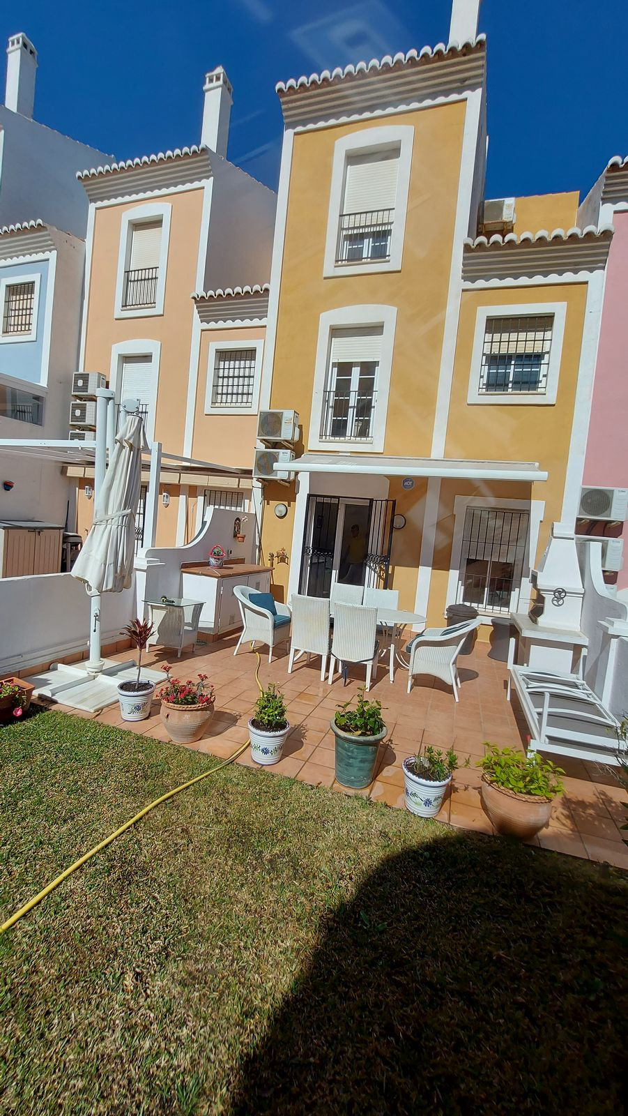 Maison Jumelée Mitoyenne à Casares Playa, Costa del Sol
