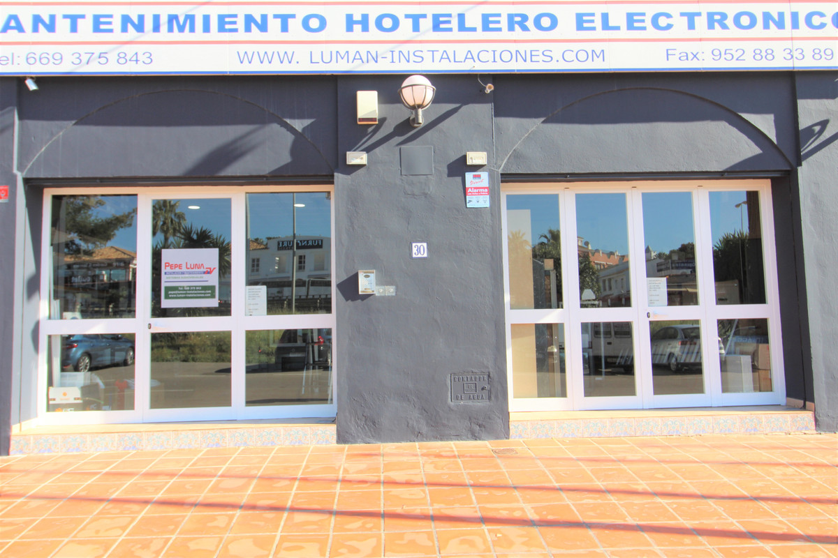 Commercial Premises for sale in Atalaya, Estepona