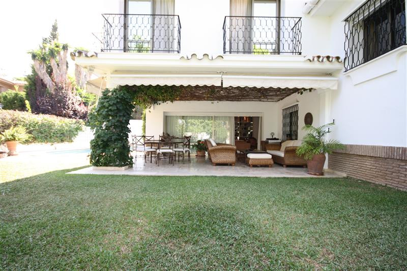6 Dormitorio Villa en venta Los Monteros