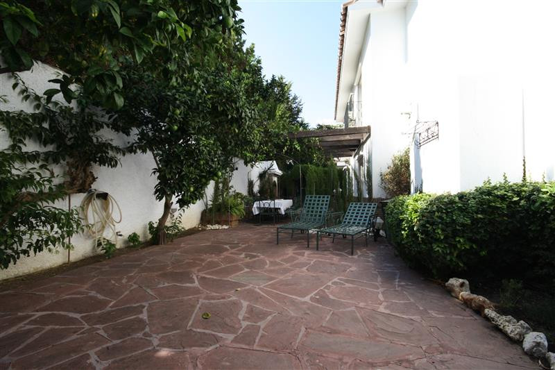 6 bedroom Villa For Sale in Los Monteros, Málaga - thumb 9