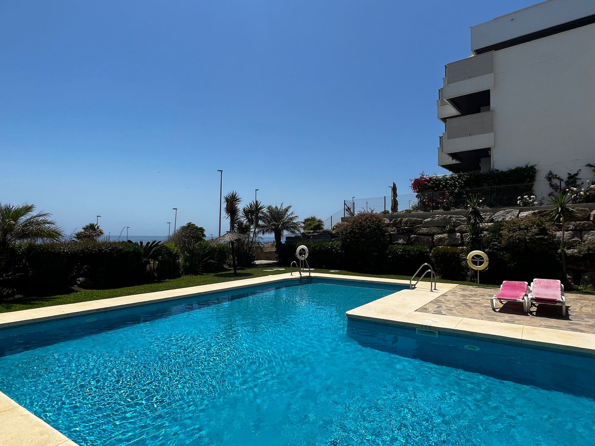 Lovely 2 bed apartment with sea views from the terraces of this delightful apartment in Casares. 
   Spain