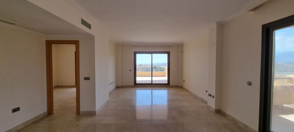 Apartment Middle Floor in Benahavís, Costa del Sol
