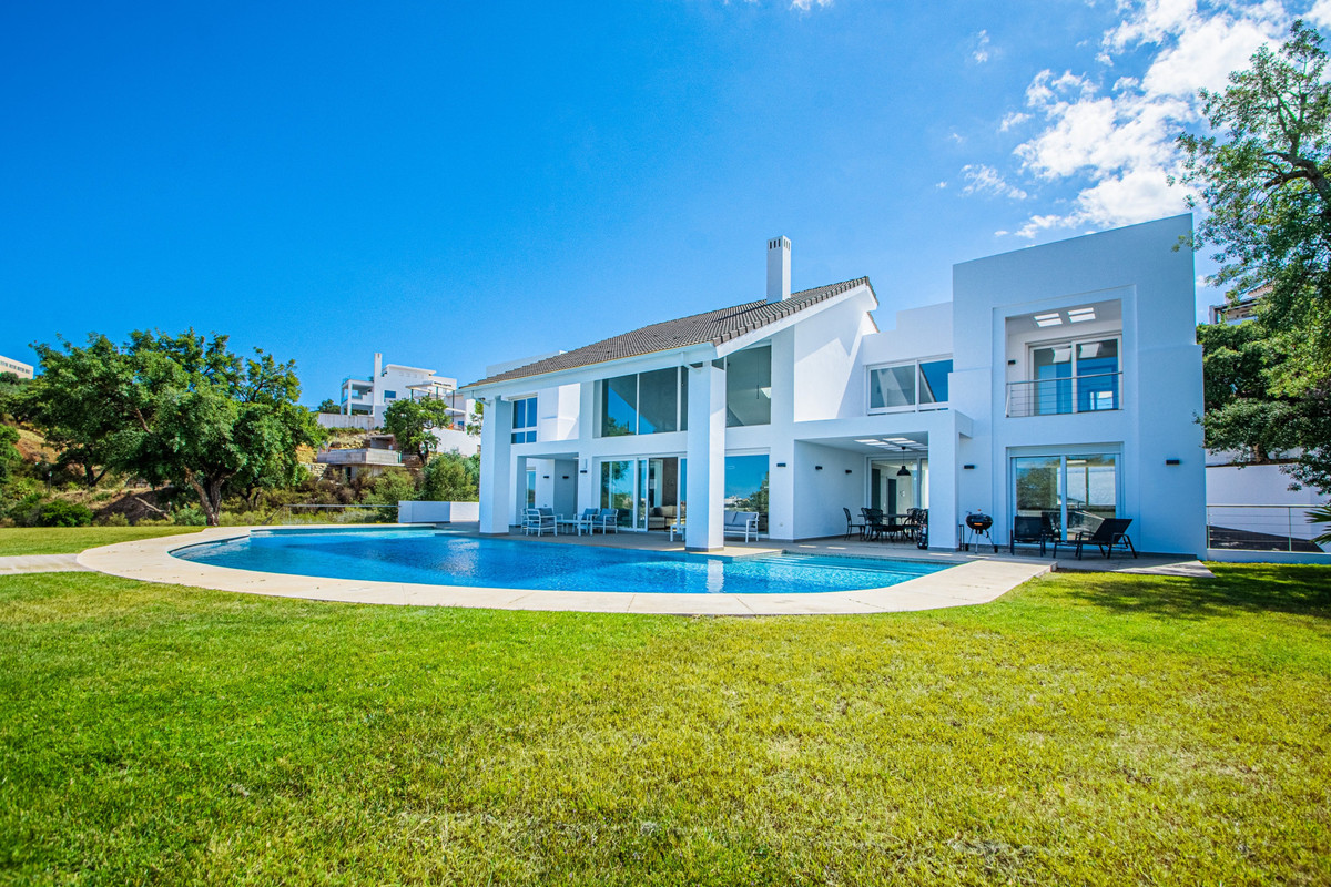 Detached Villa for sale in La Mairena, Costa del Sol