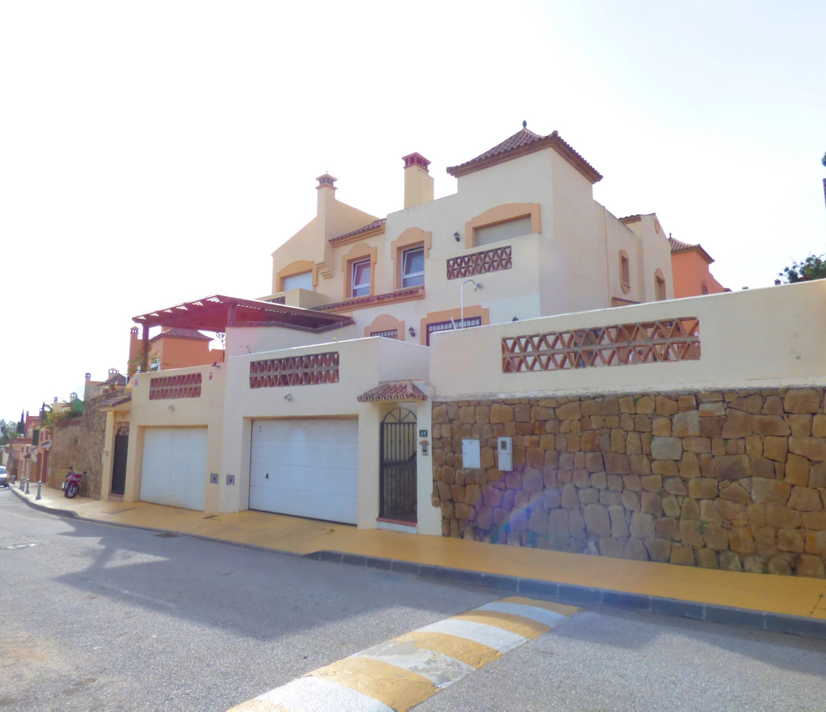  Villa, Pareada  en venta    en Marbella