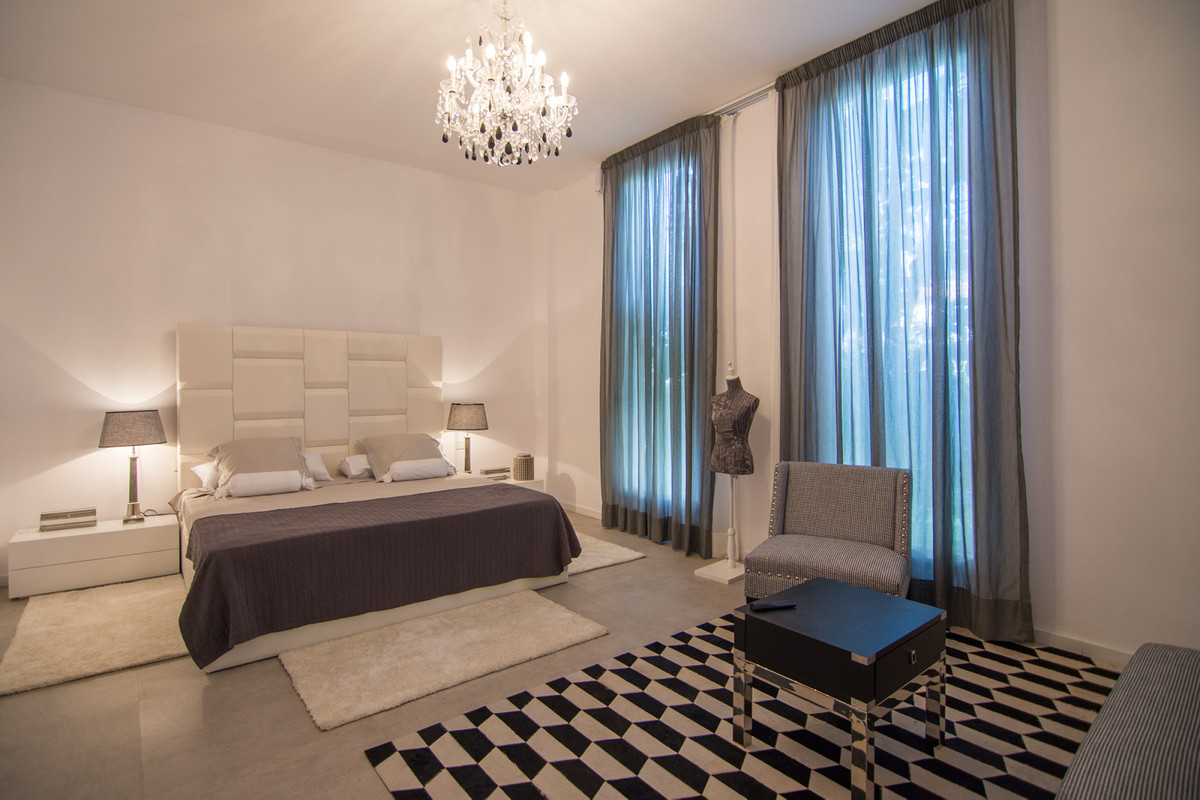 6 bedroom Villa For Sale in Marbella, Málaga - thumb 24