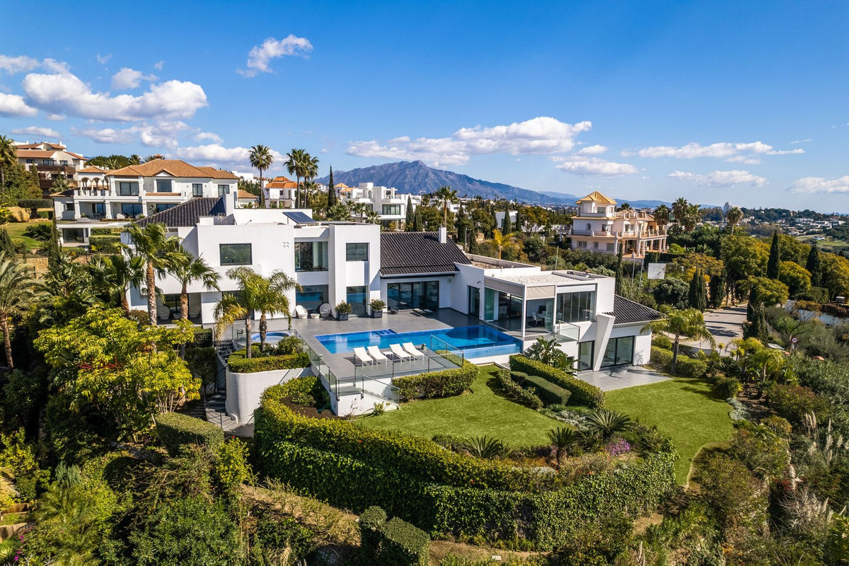 CONTEMPORARY VILLA WITH VIEWS IN ONE OF THE MOST EXCLUSIVE AREAS OF THE COSTA DEL SOL
Spectacular mo, Spain