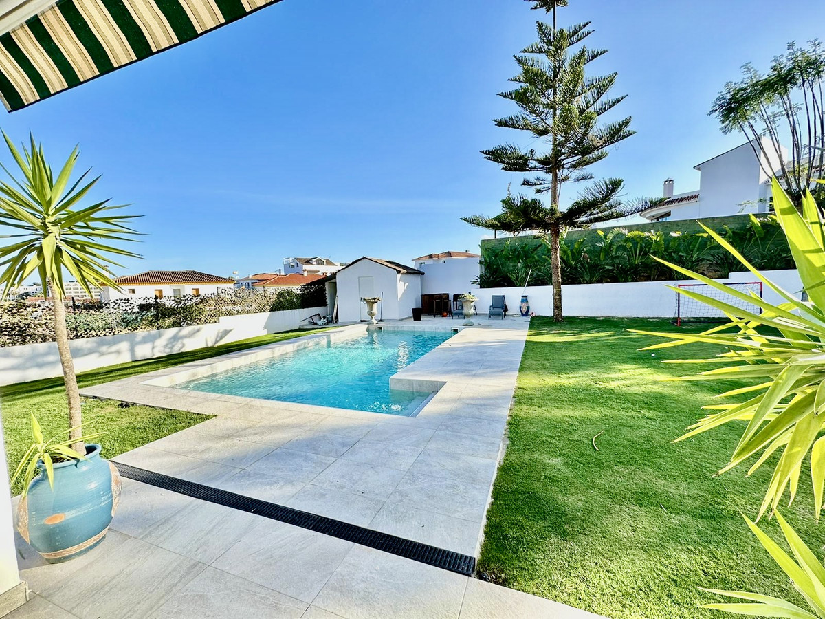 Villa - Chalet en venta en Torreguadiaro, Costa del Sol