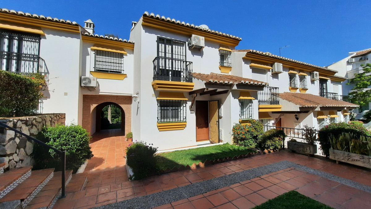 Immaculate 3 bedroom townhouse situated on the Front line Mijas Golf on the much sought after Valle , Spain